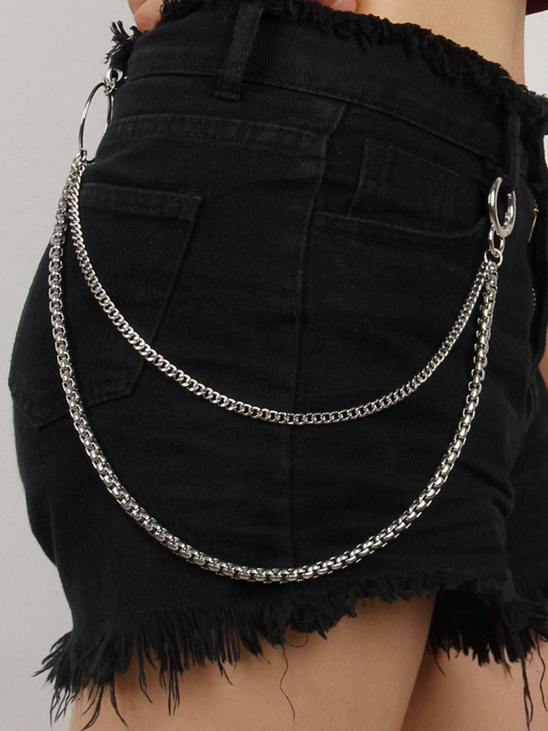 Layered chain outlet belt